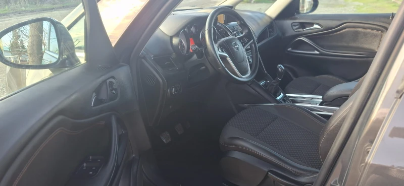 Opel Zafira 1.6CDTi, снимка 7 - Автомобили и джипове - 53502303