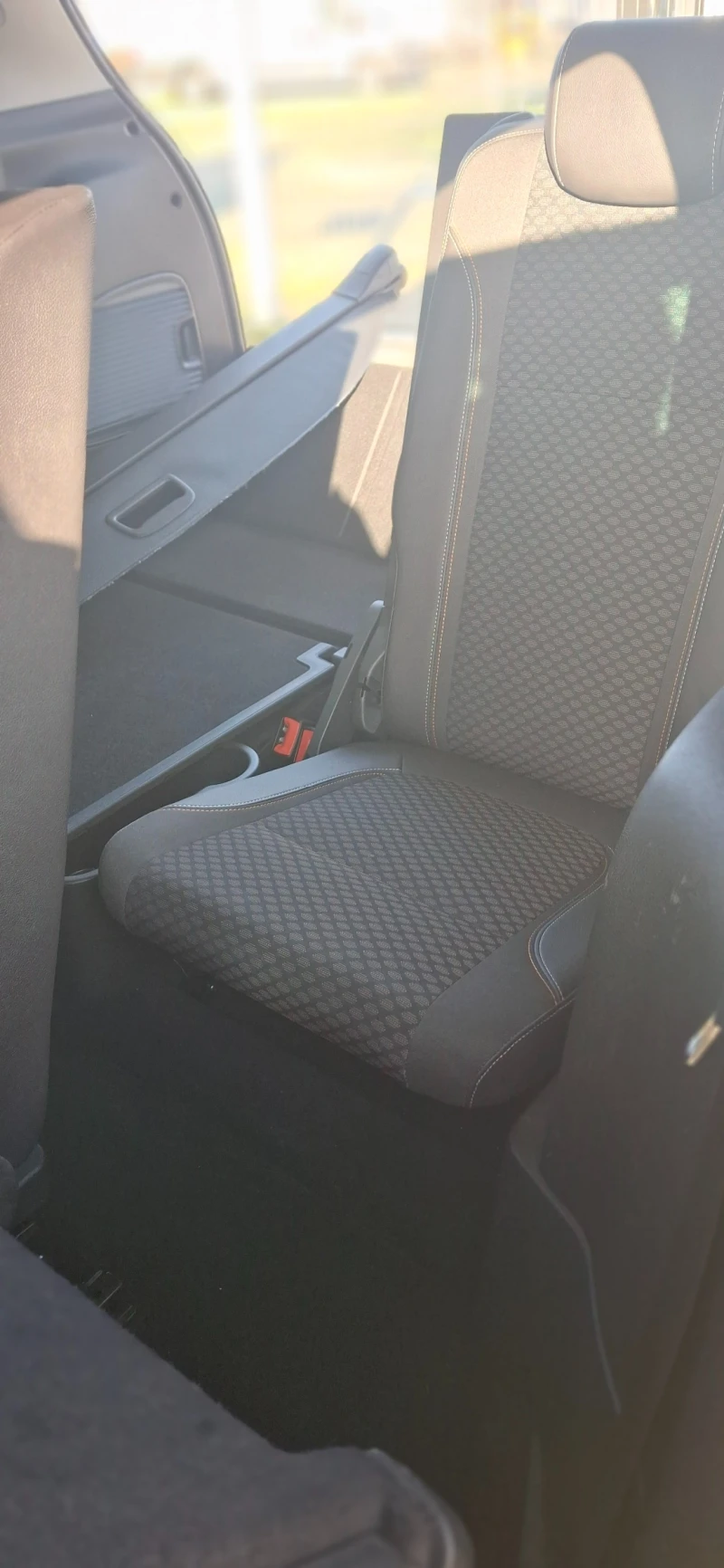 Opel Zafira 1.6CDTi, снимка 9 - Автомобили и джипове - 53502303