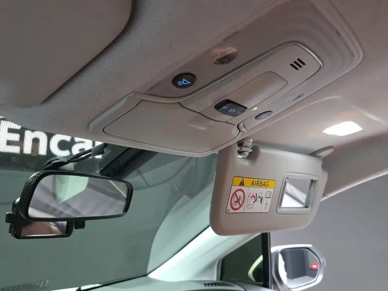 Toyota Prius 1.8 Хибрид, снимка 10 - Автомобили и джипове - 55687618