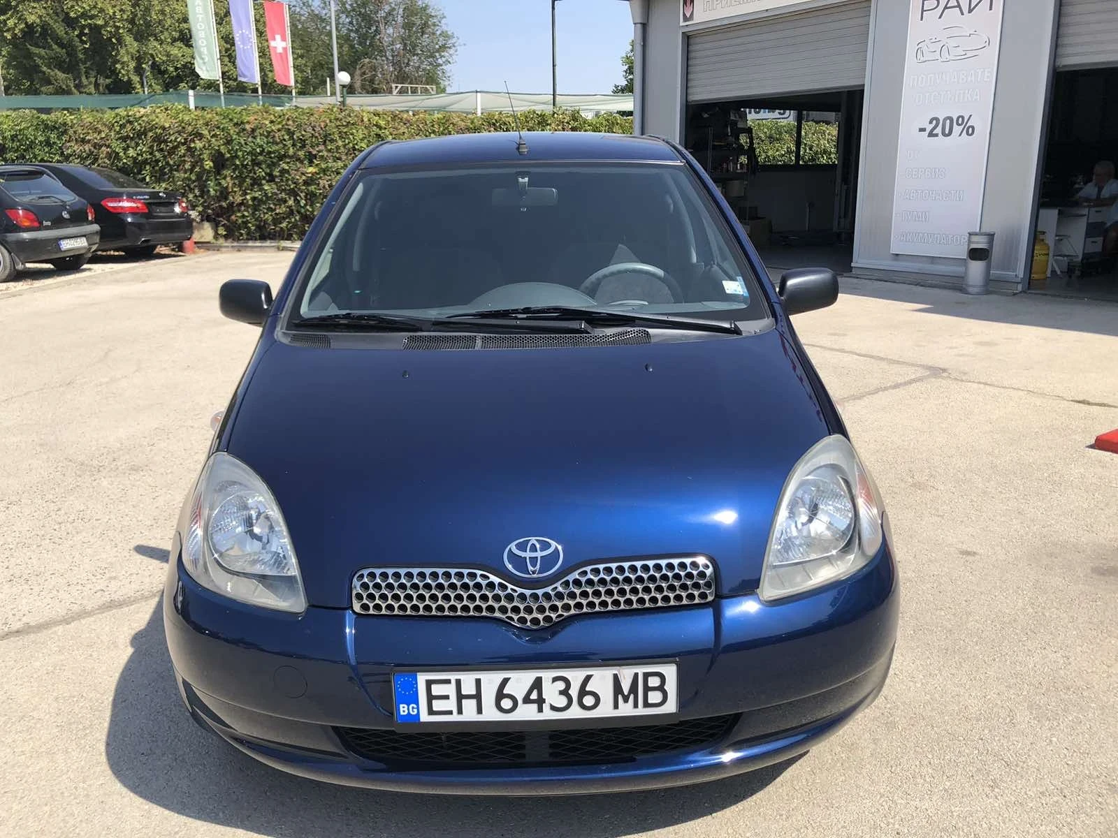 Toyota Yaris 1.0 - изображение 2