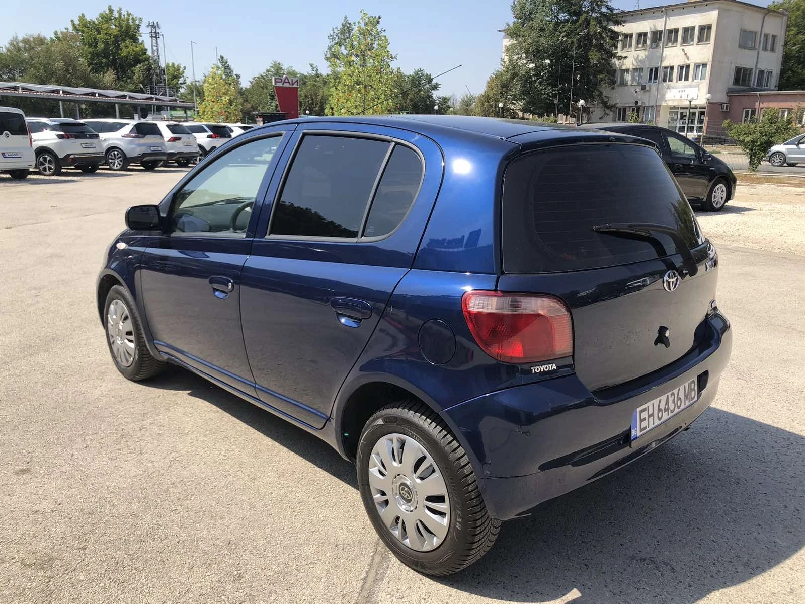 Toyota Yaris 1.0 - изображение 6