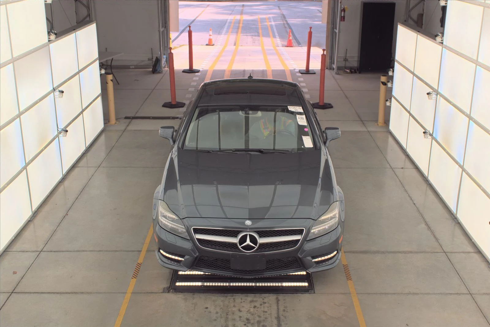 Mercedes-Benz CLS 550 AMG* МАСАЖ* ОБДУХ* СЛЕДЕНЕ НА ЛЕНТИ* KEYLESS GO* H - изображение 2