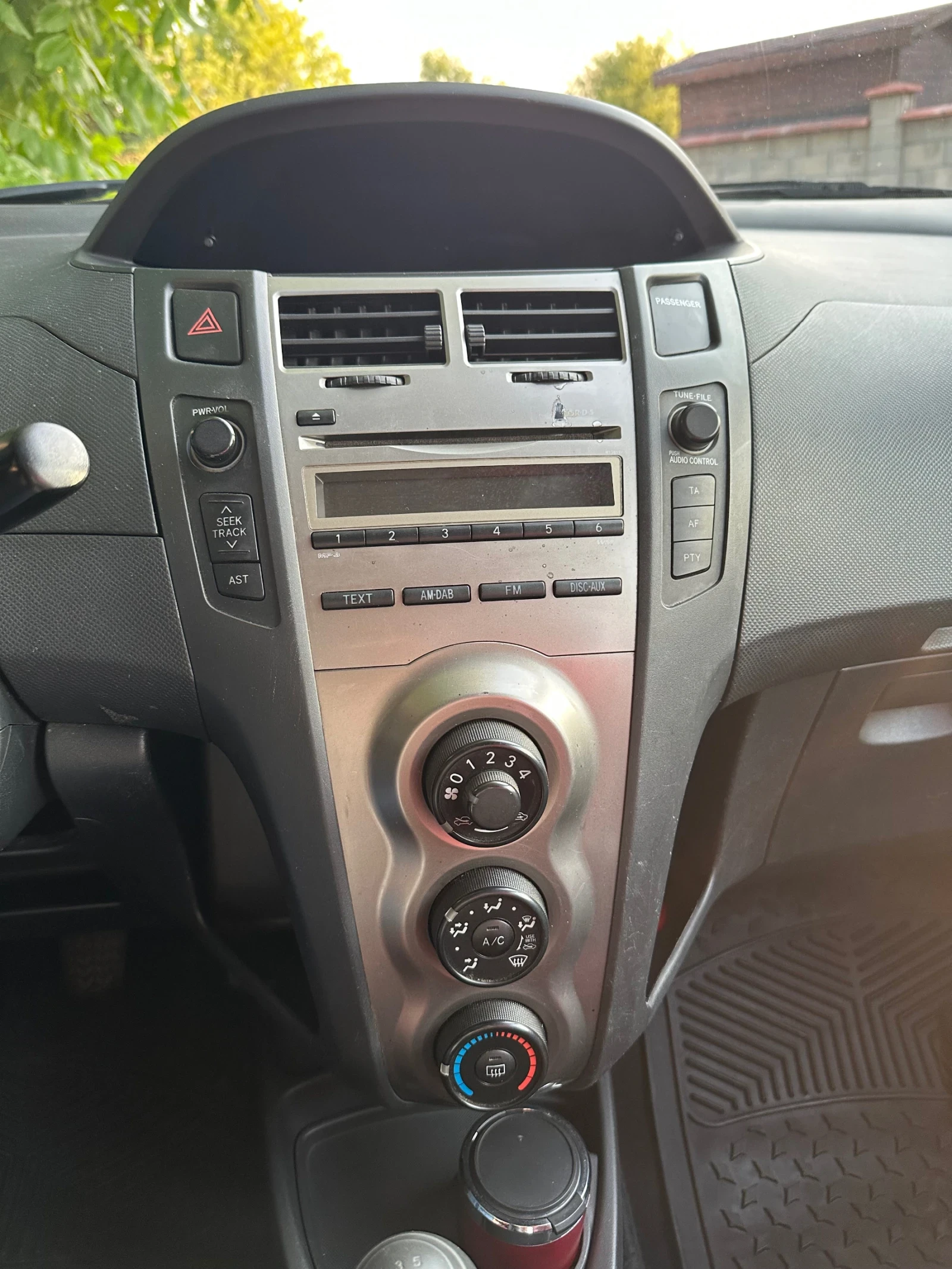 Toyota Yaris  - изображение 6