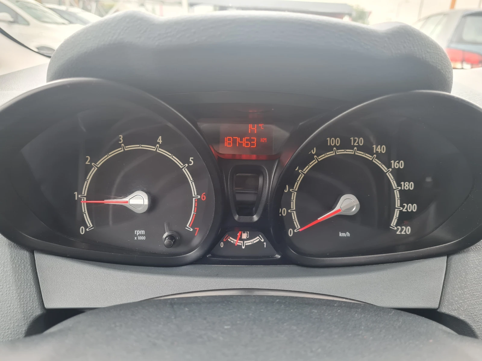 Ford Fiesta 1.2 ПЕРФЕКТНA - изображение 9