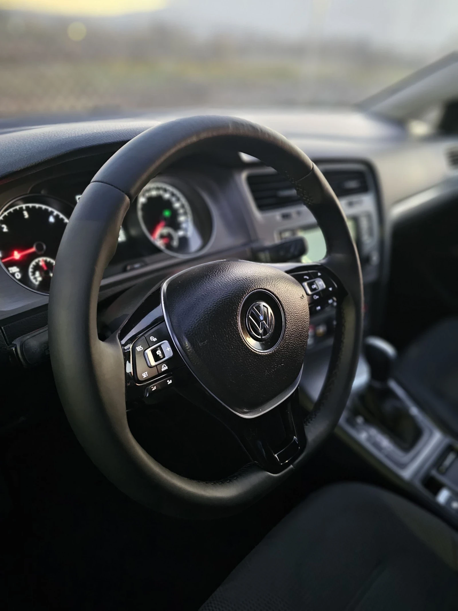 VW Golf 7 DSG /1.6tdi /110.. / Distronic + / Navi  | Mobile.bg   12