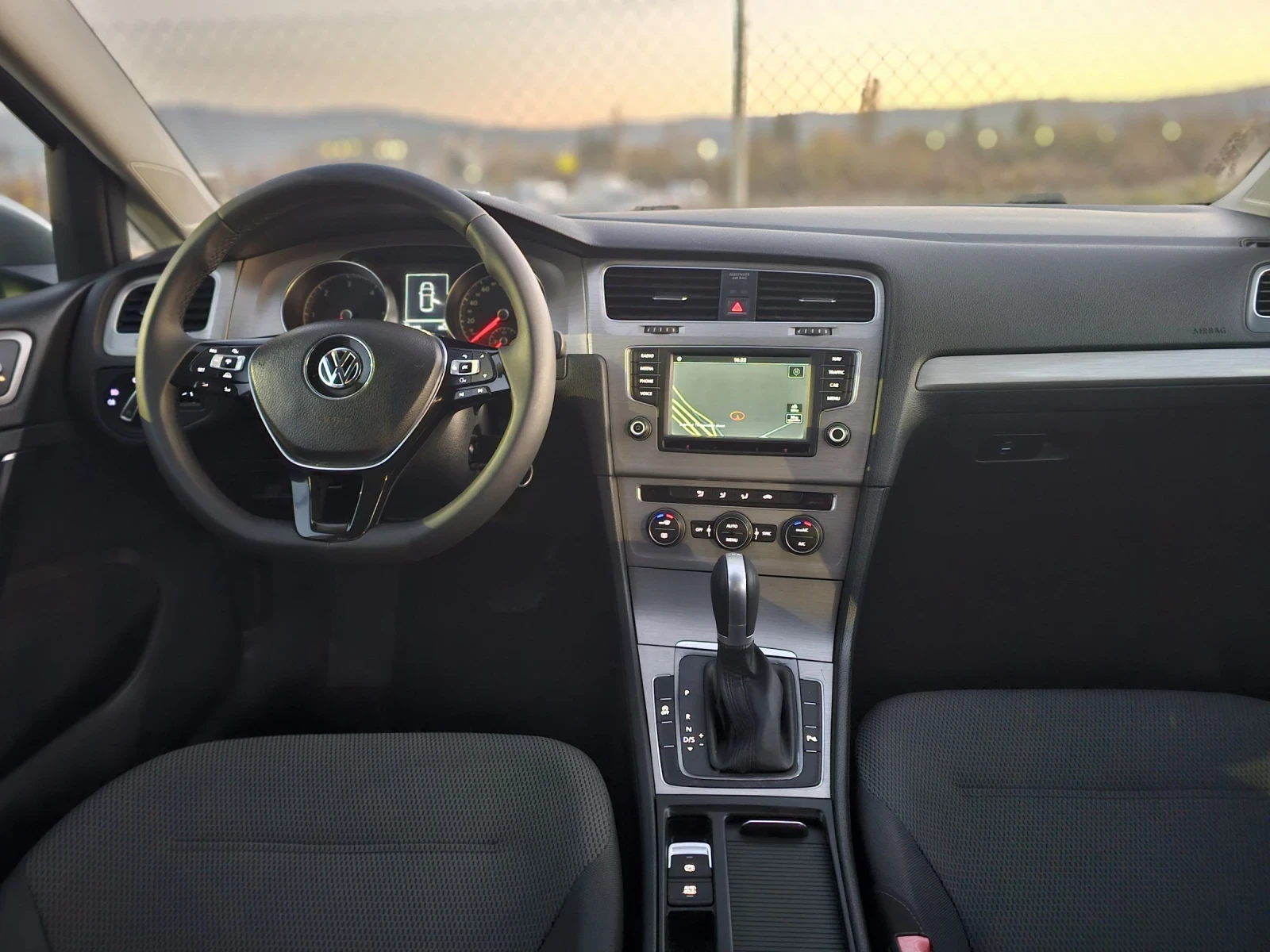 VW Golf 7 DSG /1.6tdi /110.. / Distronic + / Navi  | Mobile.bg   8