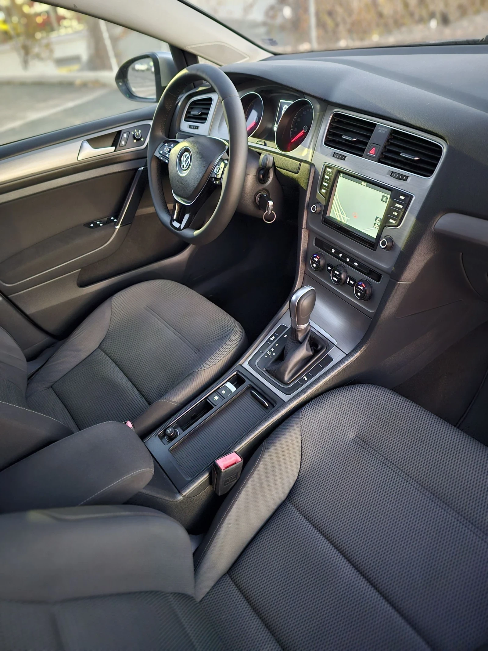 VW Golf 7 DSG /1.6tdi /110.. / Distronic + / Navi  | Mobile.bg   11