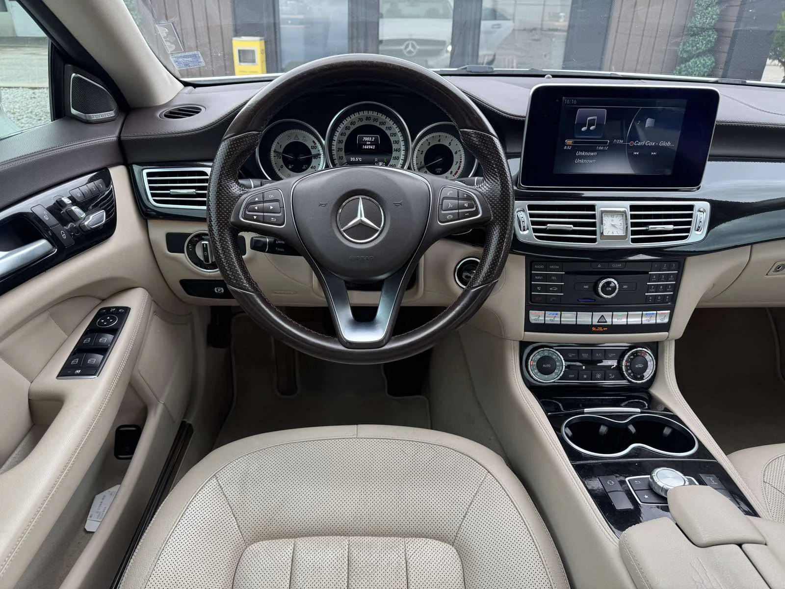 Mercedes-Benz CLS 400 * AMG* FULL LED - изображение 8