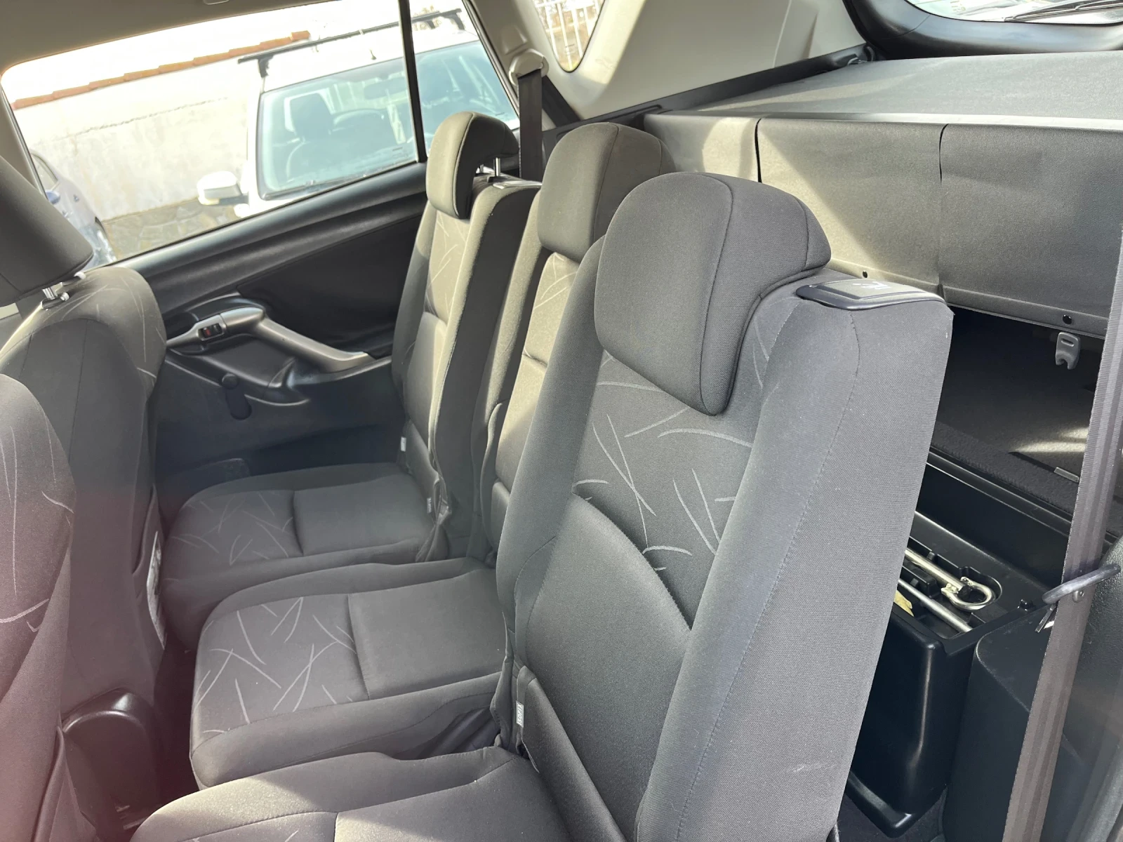 Toyota Verso 2.0  - изображение 7