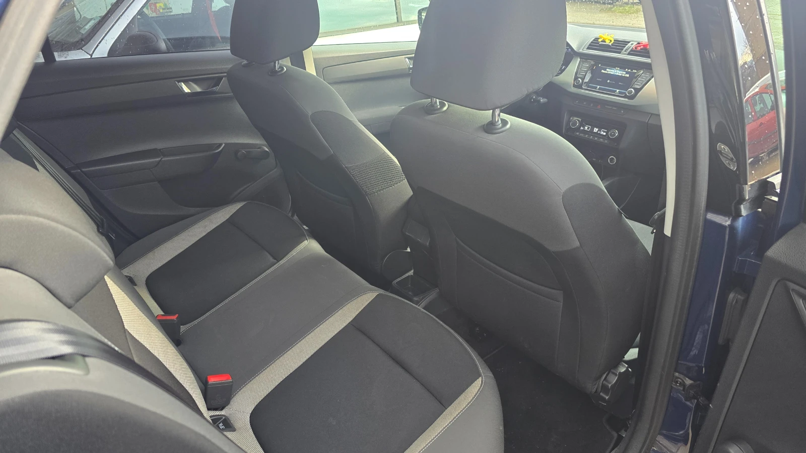 Skoda Fabia, снимка 12 - Автомобили и джипове - 53812931