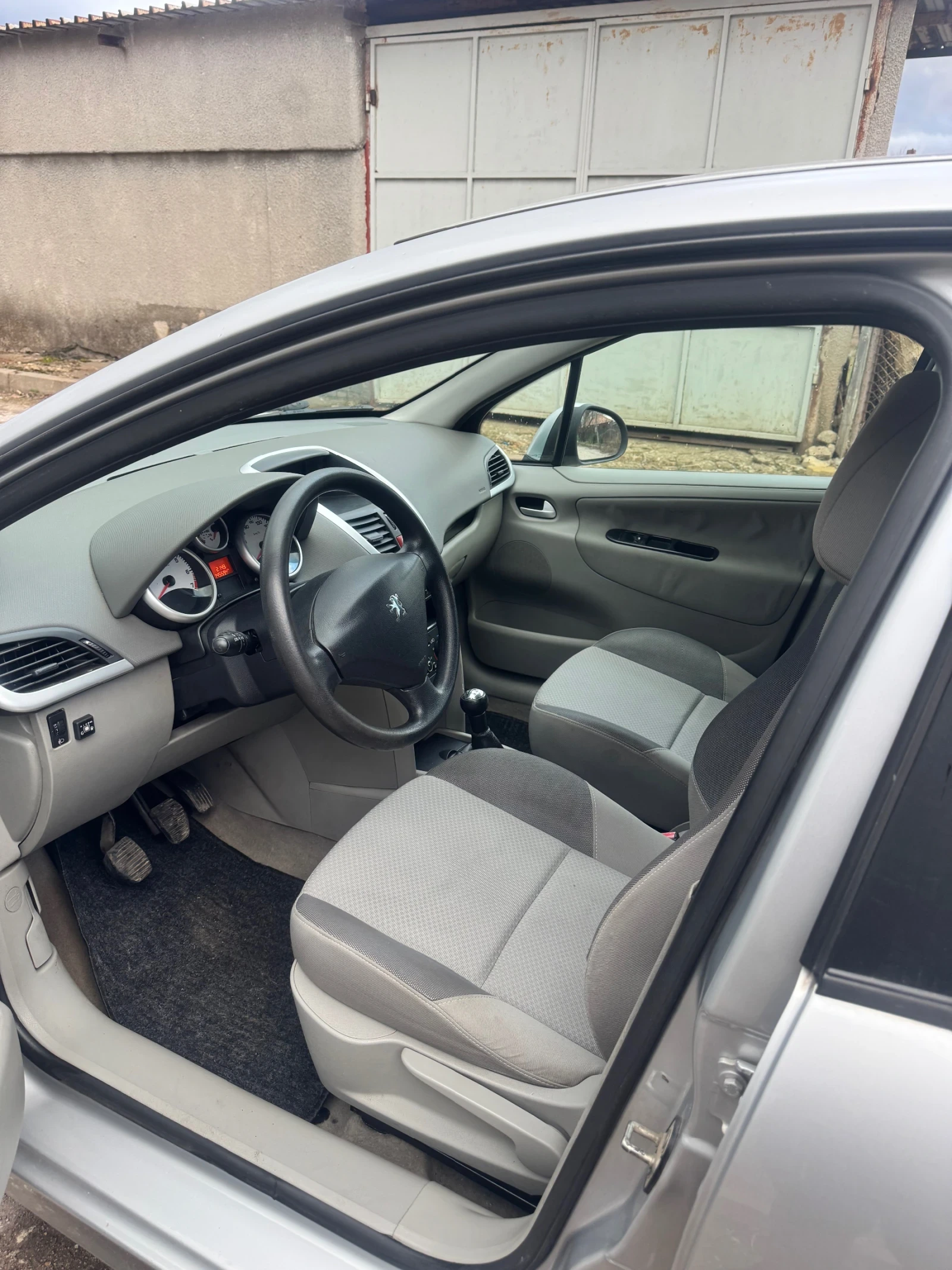 Peugeot 207 1.4 GPL, снимка 7 - Автомобили и джипове - 54207013