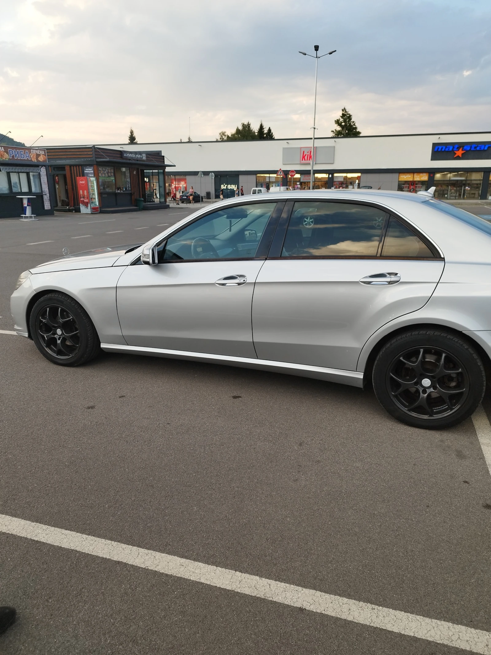 Mercedes-Benz E 200, снимка 5 - Автомобили и джипове - 54481744