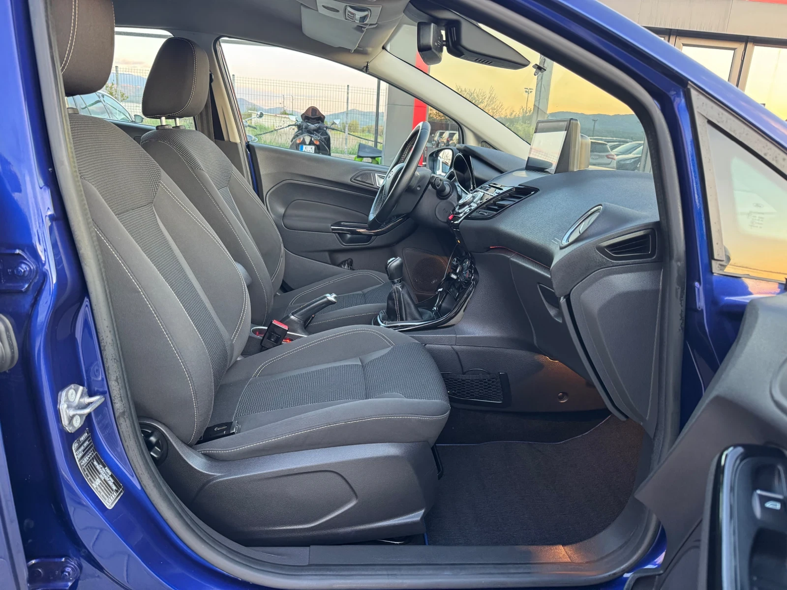 Ford Fiesta CarPlay TITANIUM, снимка 12 - Автомобили и джипове - 54353517