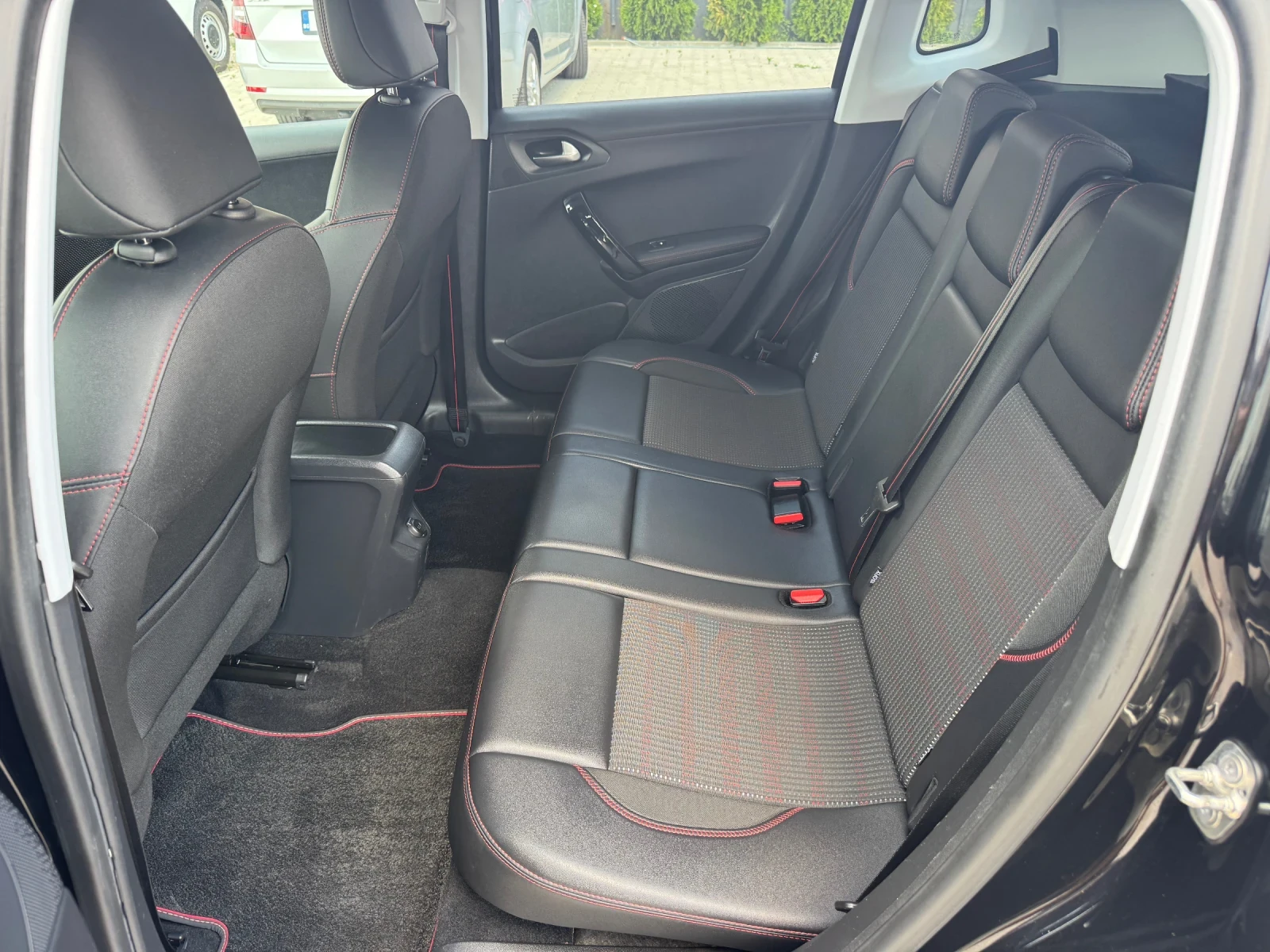 Peugeot 2008 GT-LINE FULL, снимка 14 - Автомобили и джипове - 55438356