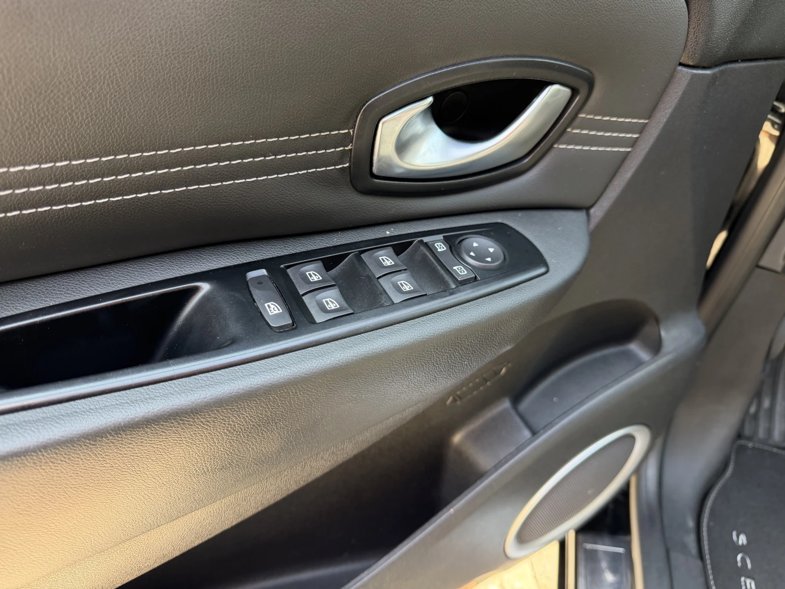 Renault Scenic 1.4Tce, снимка 8 - Автомобили и джипове - 55873242