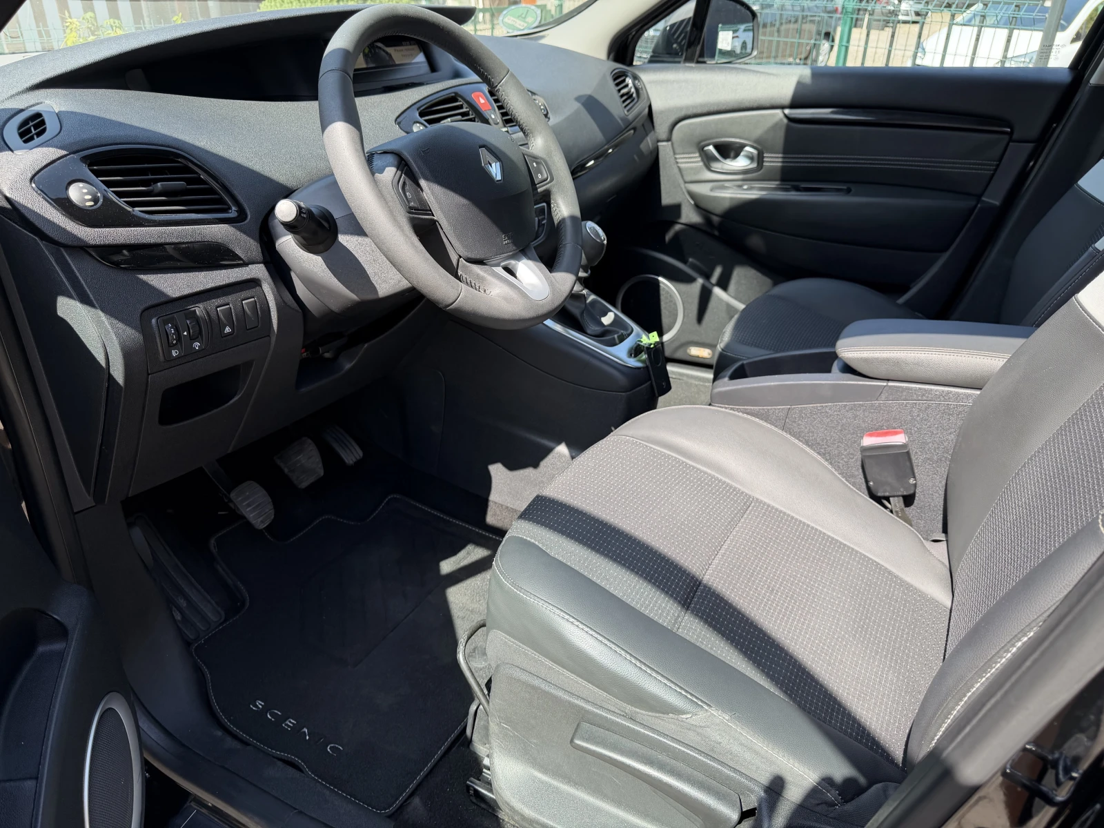Renault Scenic 1.4Tce, снимка 9 - Автомобили и джипове - 55873242