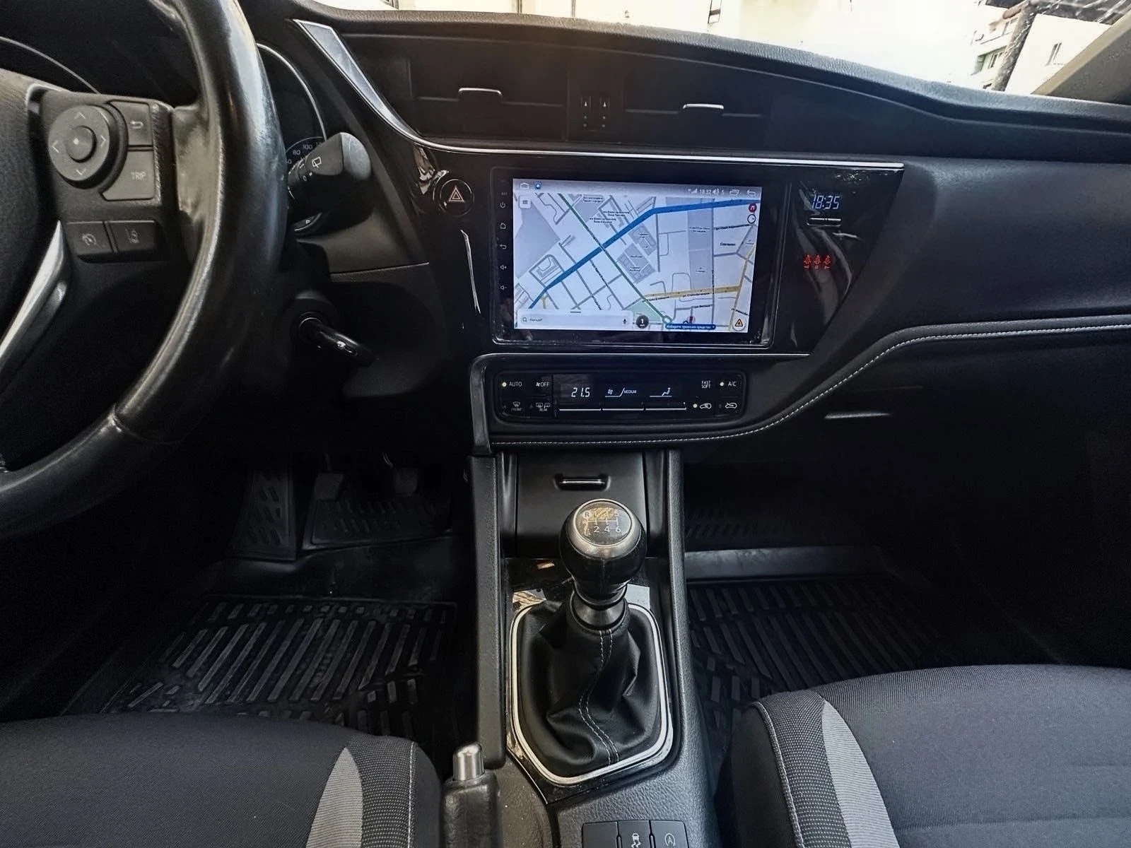 Toyota Auris, снимка 10 - Автомобили и джипове - 56452344