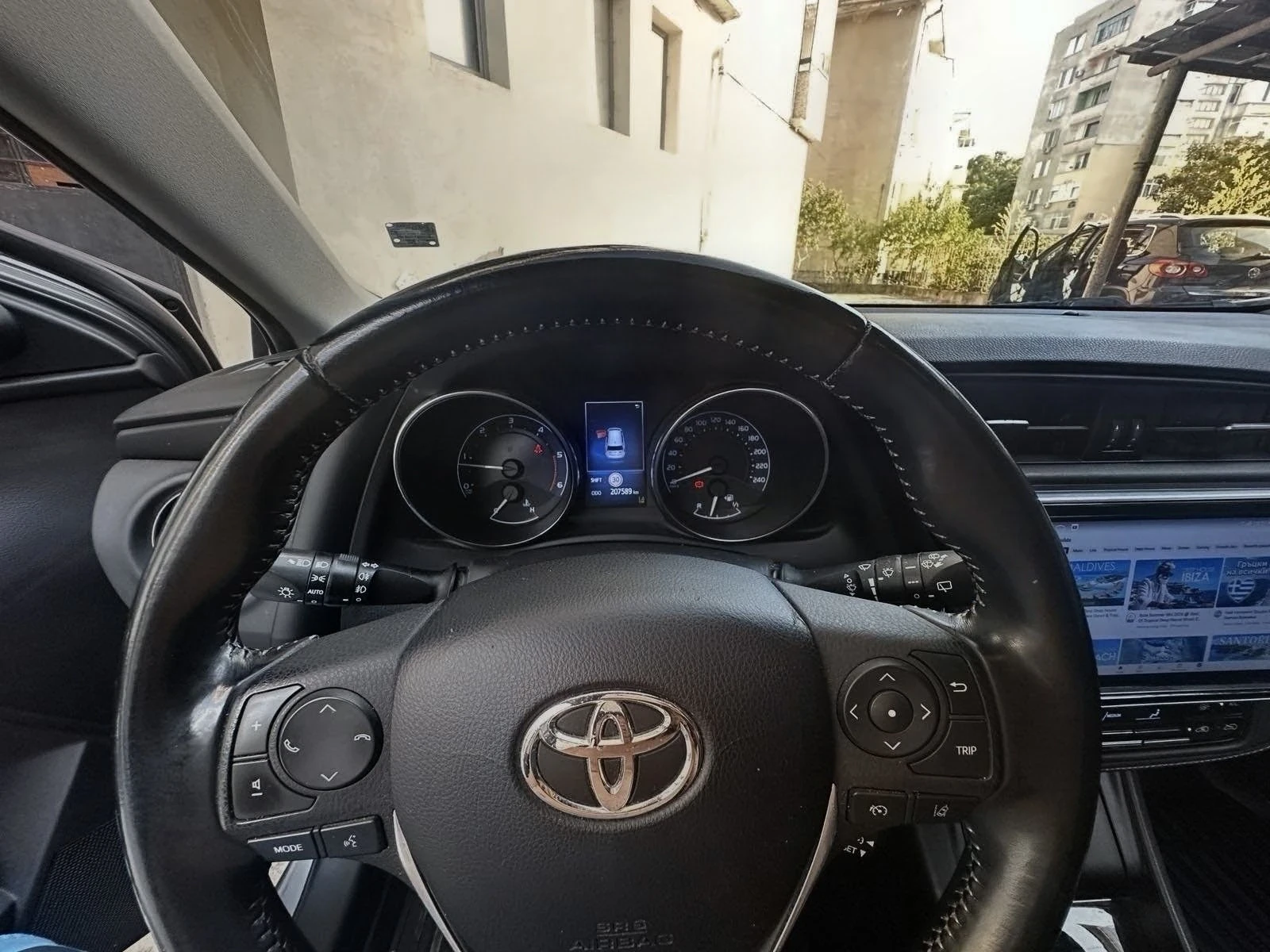Toyota Auris, снимка 12 - Автомобили и джипове - 56452344