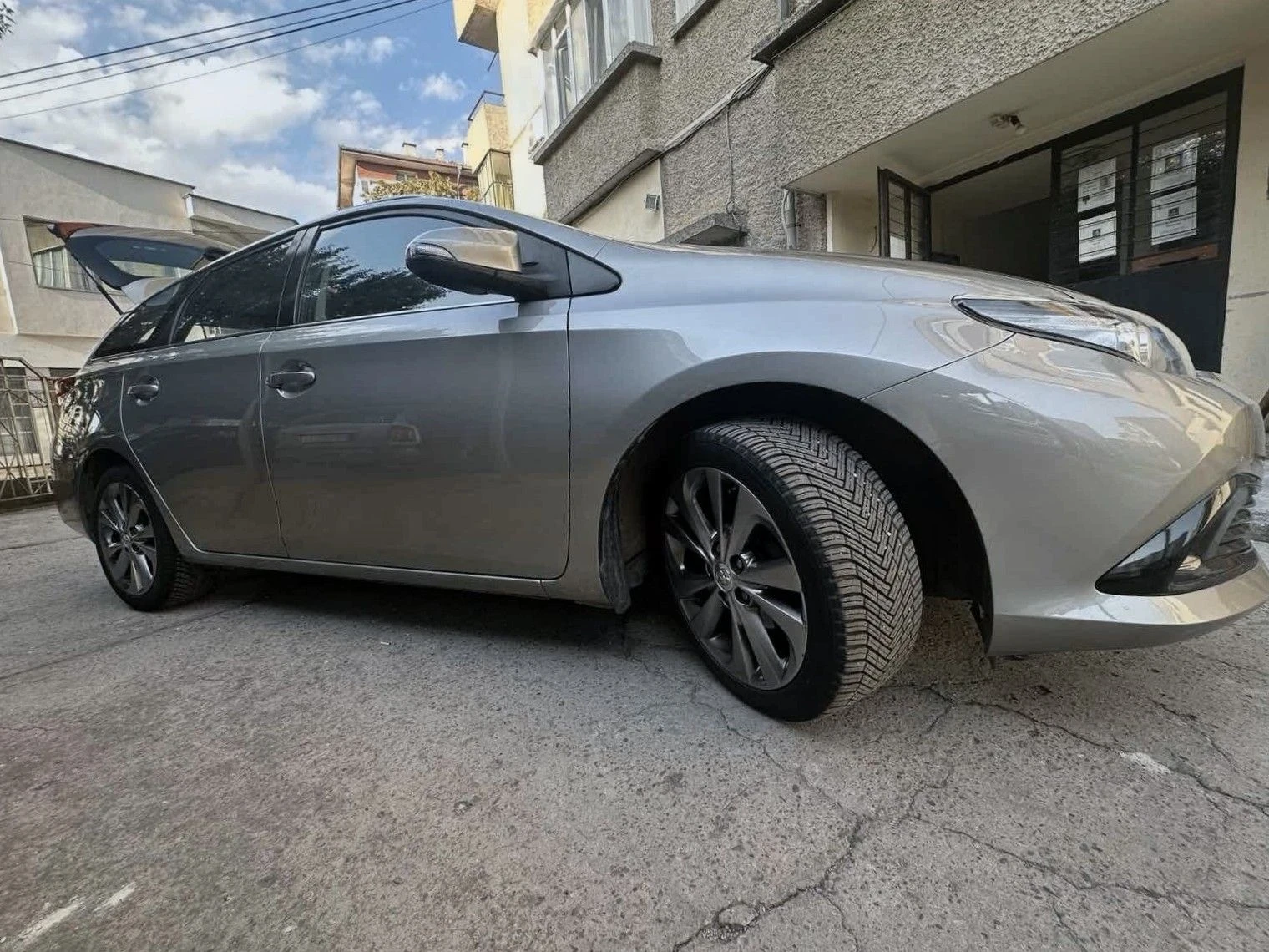 Toyota Auris, снимка 4 - Автомобили и джипове - 56452344