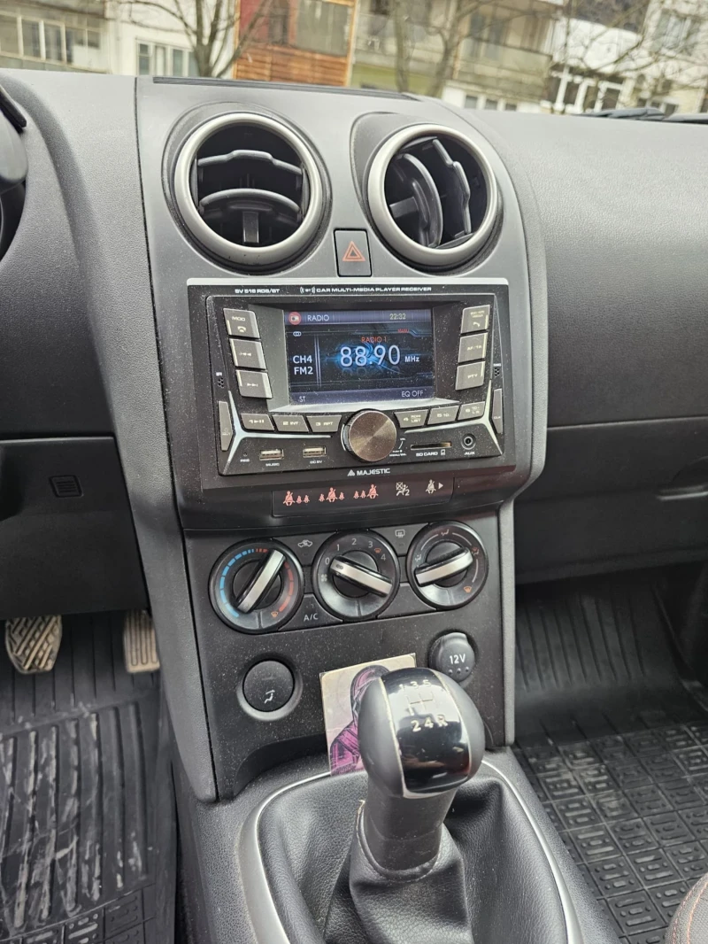 Nissan Qashqai 1.6 Klima, снимка 8 - Автомобили и джипове - 49595023