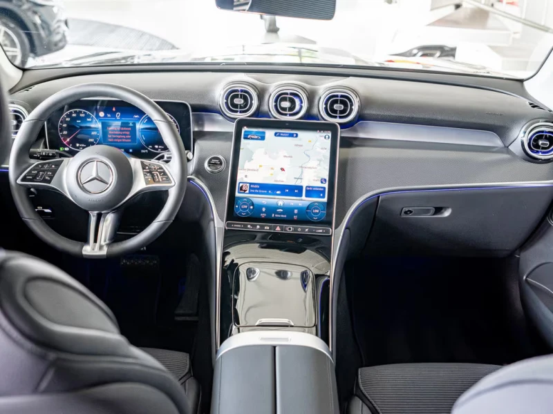 Mercedes-Benz GLC 300 AVANTGARDE/313HP/4MATIC/AHK/LED/AMBI/CARPLAY/207g, снимка 7 - Автомобили и джипове - 51487439