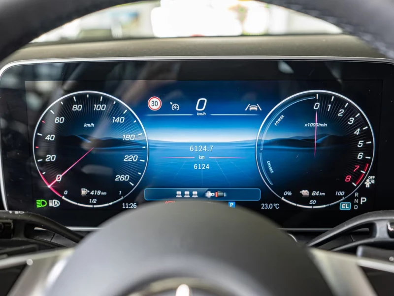 Mercedes-Benz GLC 300 AVANTGARDE/313HP/4MATIC/AHK/LED/AMBI/CARPLAY/207g, снимка 9 - Автомобили и джипове - 51487439