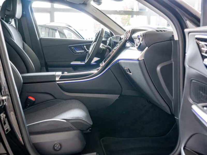 Mercedes-Benz GLC 300 AVANTGARDE/313HP/4MATIC/AHK/LED/AMBI/CARPLAY/207g, снимка 12 - Автомобили и джипове - 51487439