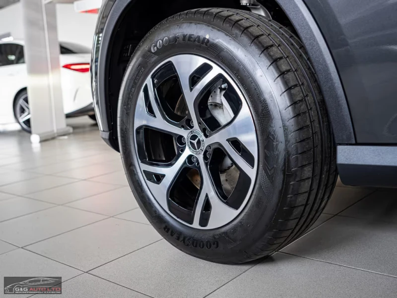 Mercedes-Benz GLC 300 AVANTGARDE/313HP/4MATIC/AHK/LED/AMBI/CARPLAY/207g, снимка 3 - Автомобили и джипове - 51487439