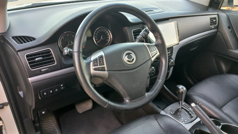 SsangYong Korando 2.0 XDI 4x4 Aut, снимка 8 - Автомобили и джипове - 52777397