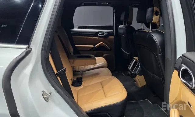 Porsche Cayenne PLATINUM EDITION / DIESEL / ПАНО / ОБДУХ / ЛИЗИНГ, снимка 12 - Автомобили и джипове - 54934622