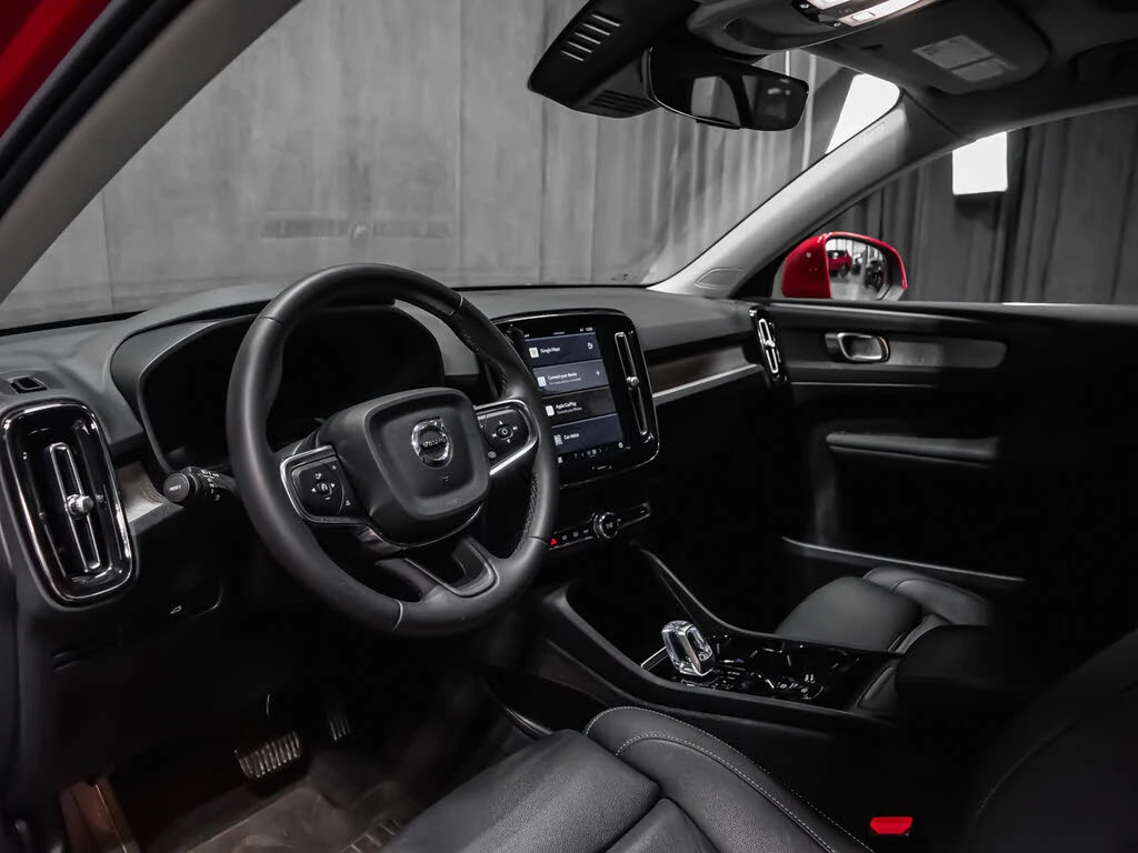 Volvo XC40 B5 Plus Bright Theme AWD * АвтоКредит* (ЦЕНА ДО БГ - изображение 9