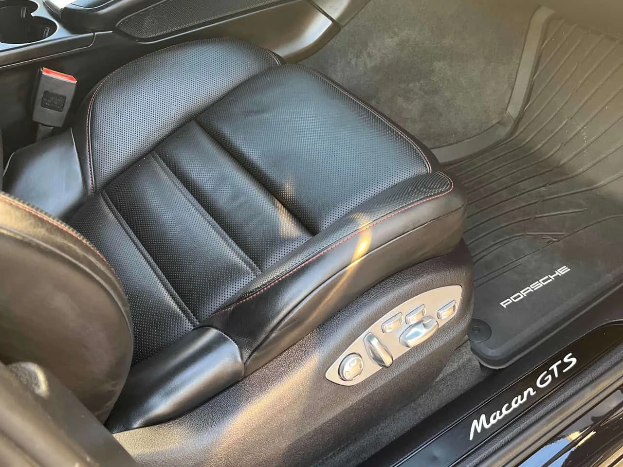 Porsche Macan GTS  CARFAX, снимка 14 - Автомобили и джипове - 53974358