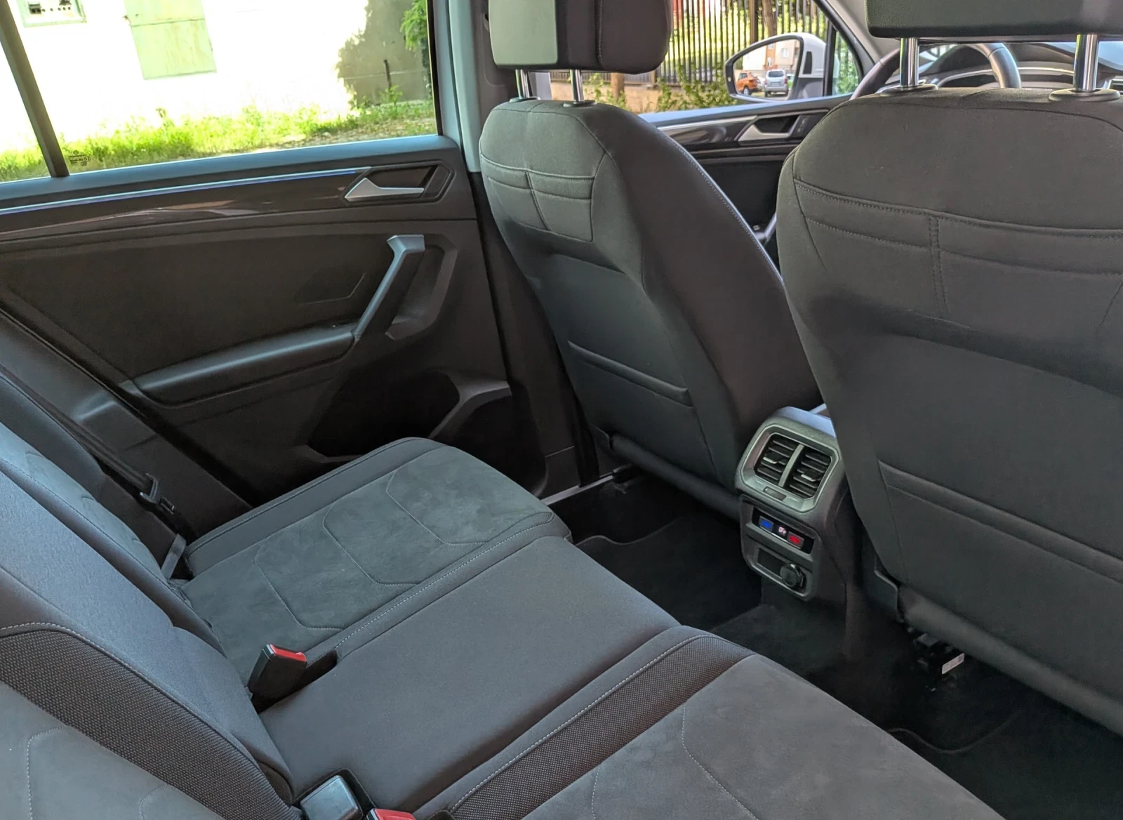 VW Tiguan 2.0TDI/150/DSG/IQ Light/EU6, снимка 9 - Автомобили и джипове - 55215325