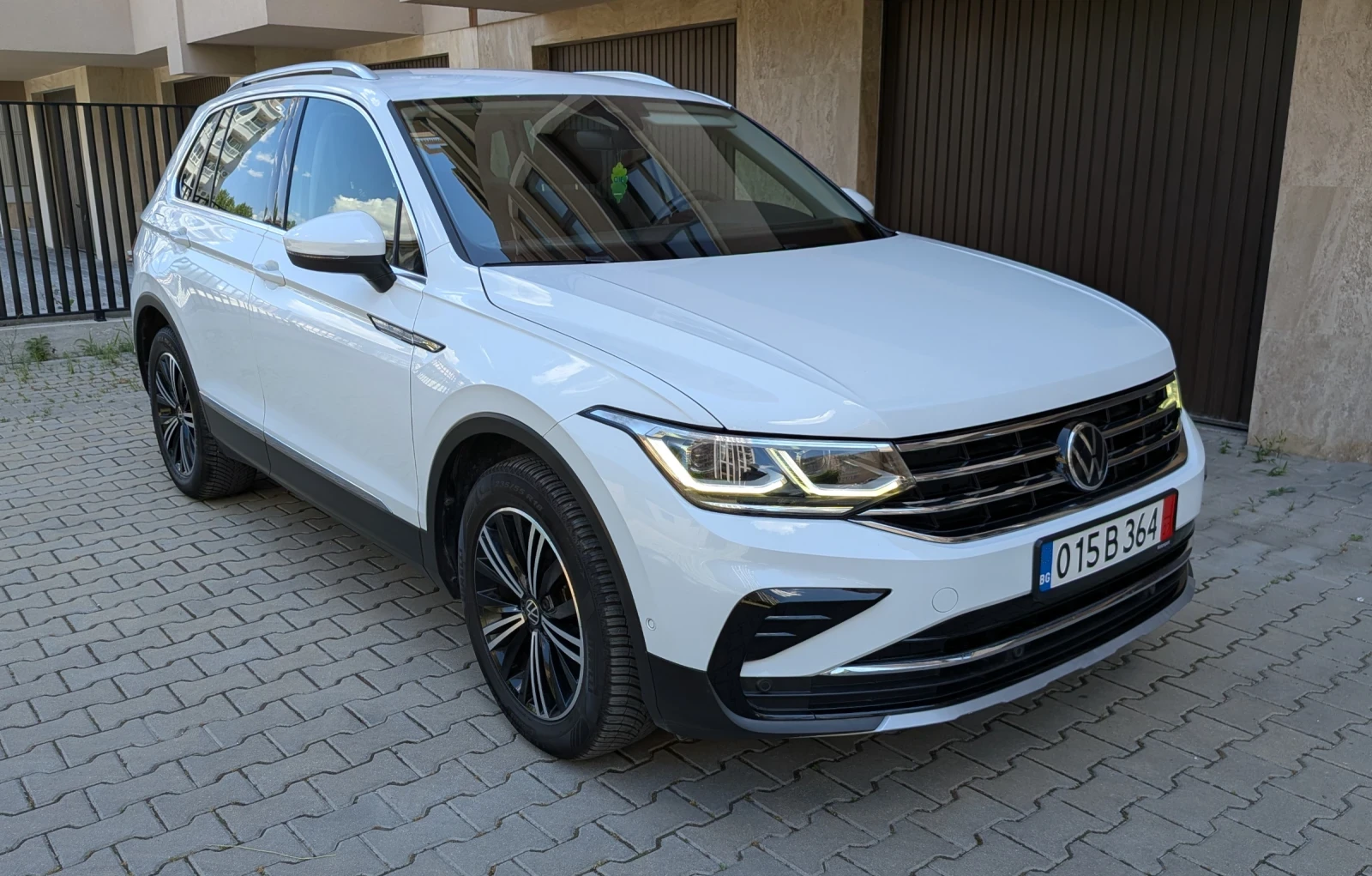 VW Tiguan 2.0TDI/150/DSG/IQ Light/EU6, снимка 3 - Автомобили и джипове - 55215325