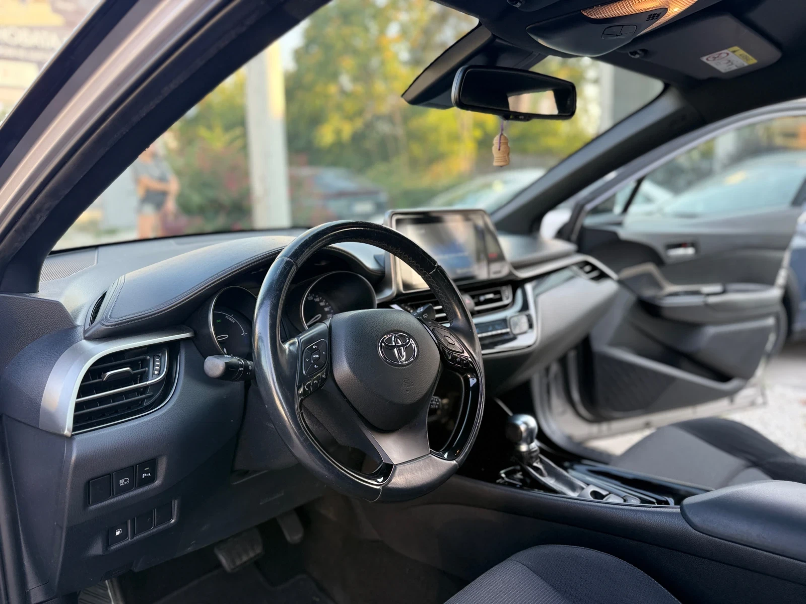 Toyota C-HR HYBRID* ГАРАНЦИЯ* ANNIVERSARY* Bi-LED* DISTRONIC+ , снимка 9 - Автомобили и джипове - 55545380