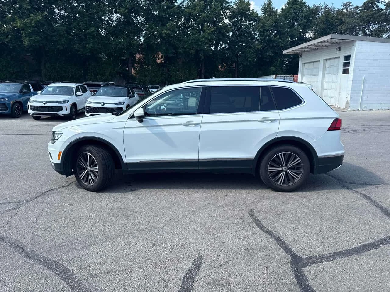 VW Tiguan * Highline * CARFAX * ОТ ПРЕДСТАВИТЕЛСТВО НА VW * , снимка 2 - Автомобили и джипове - 55697214