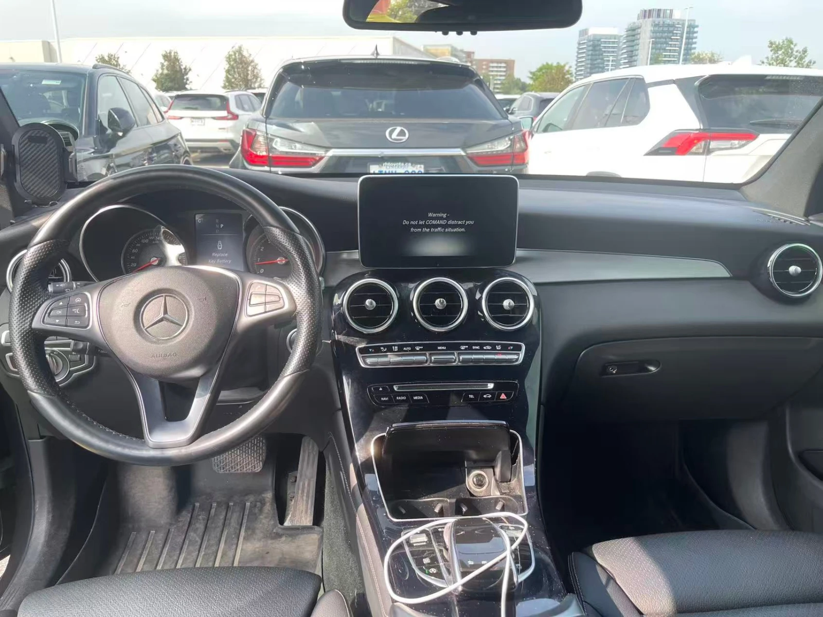 Mercedes-Benz GLC 300  CARFAX / DISTRONIK / 360 / PANORAMA / АВТОКРЕДИТ , снимка 9 - Автомобили и джипове - 55914571