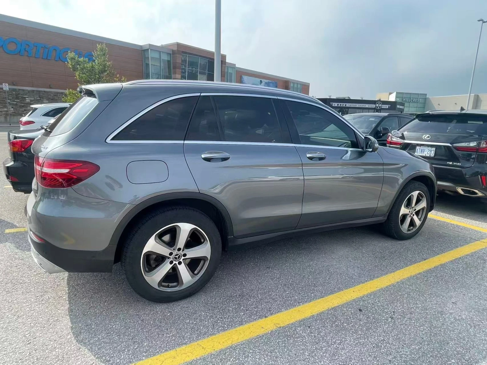 Mercedes-Benz GLC 300  CARFAX / DISTRONIK / 360 / PANORAMA / АВТОКРЕДИТ , снимка 3 - Автомобили и джипове - 55914571