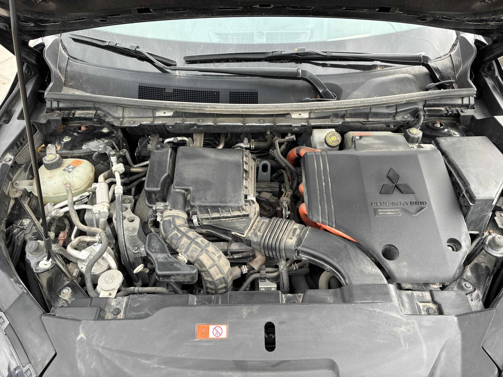 Mitsubishi Outlander * LE S AWC * CARFAX * ОПЦИЯ ЗА ФИНАНСИРАНЕ, снимка 10 - Автомобили и джипове - 56093095