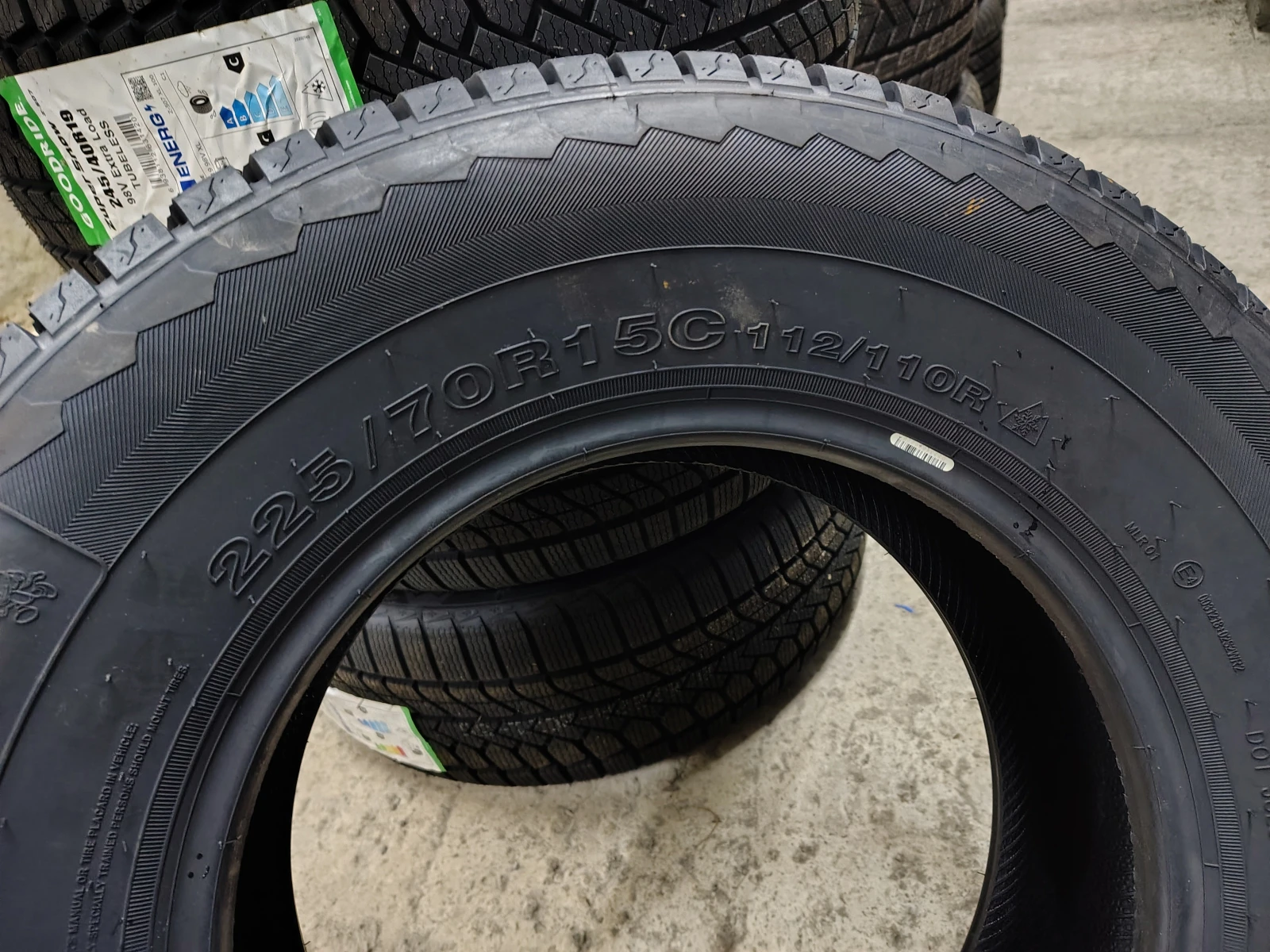 Гуми Зимни 225/70R15, снимка 5 - Гуми и джанти - 53776074