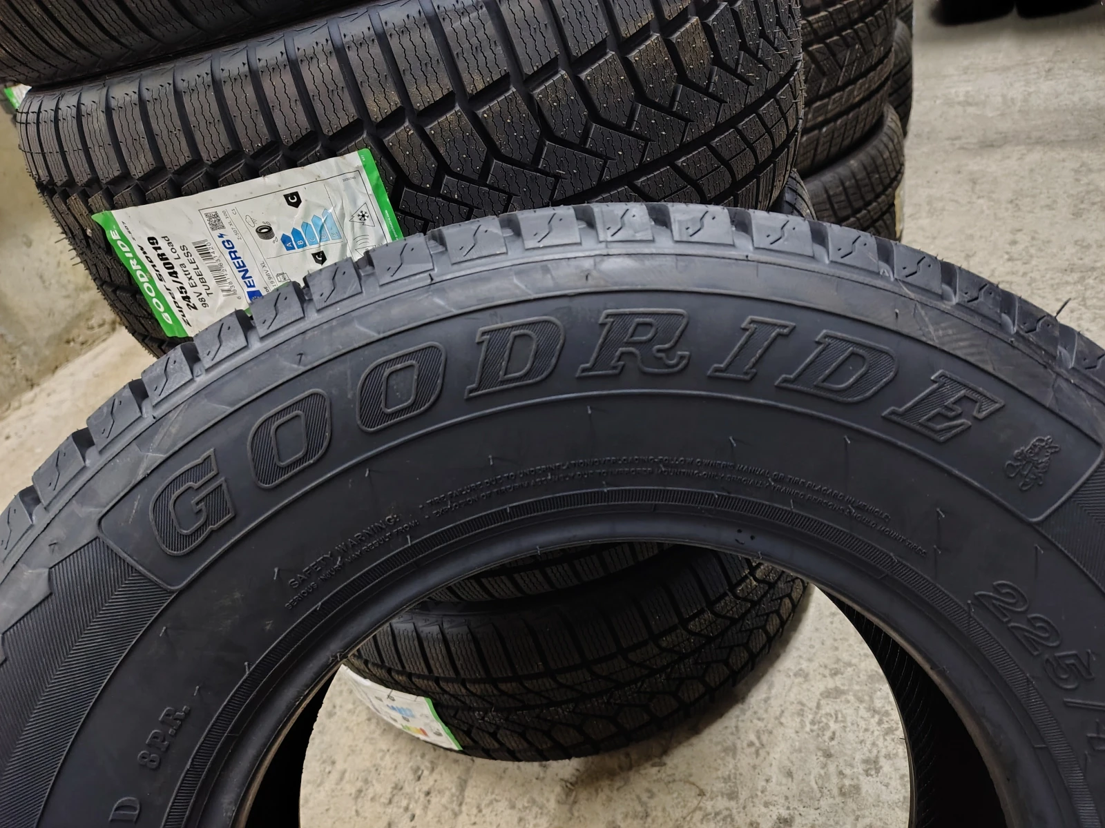Гуми Зимни 225/70R15, снимка 4 - Гуми и джанти - 53776074