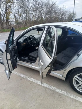Mercedes-Benz E 220 2.2, снимка 3