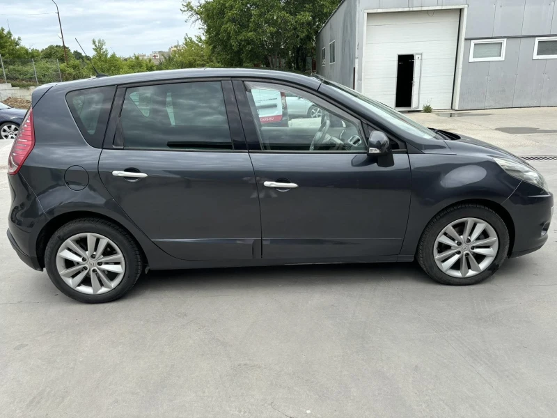 Renault Scenic, снимка 3 - Автомобили и джипове - 47896376