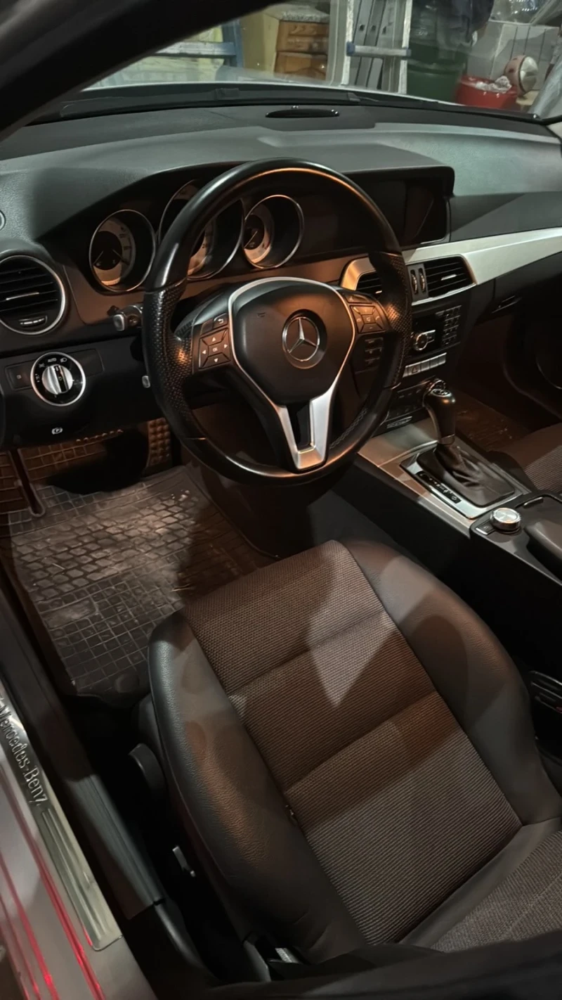 Mercedes-Benz C 250 C250 4 M AMG , снимка 8 - Автомобили и джипове - 51629845