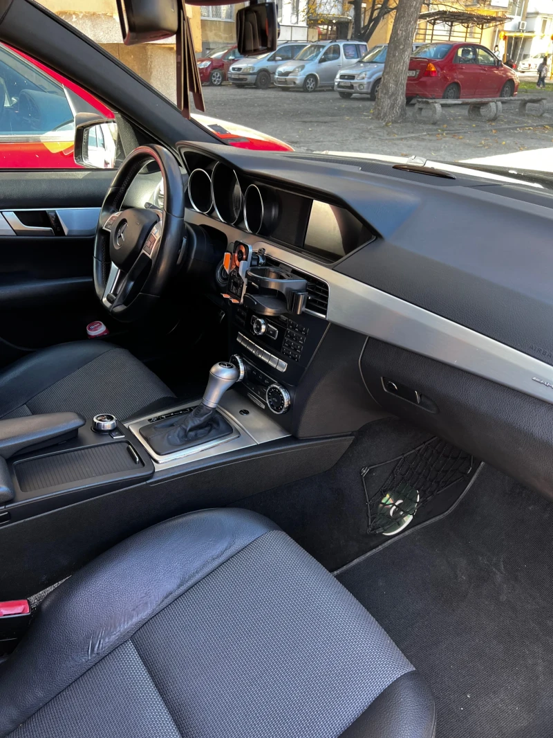 Mercedes-Benz C 220, снимка 10 - Автомобили и джипове - 52374198