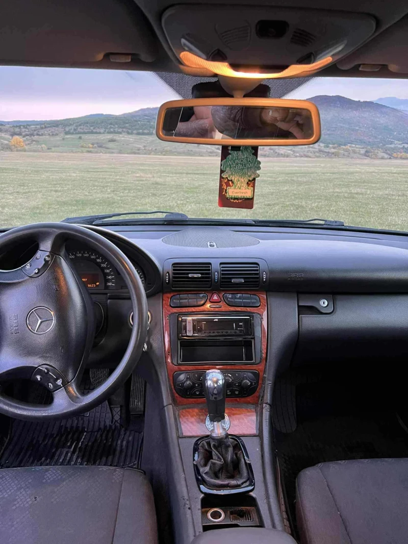 Mercedes-Benz C 200, снимка 6 - Автомобили и джипове - 52489222