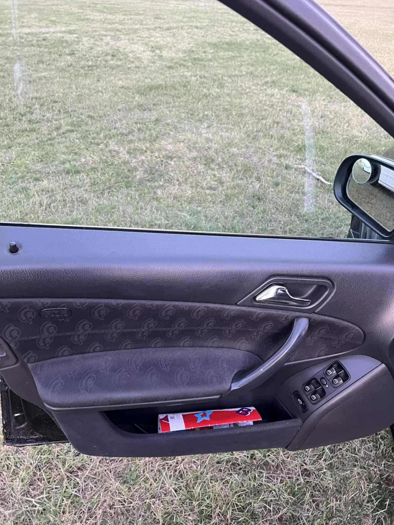 Mercedes-Benz C 200, снимка 7 - Автомобили и джипове - 52489222