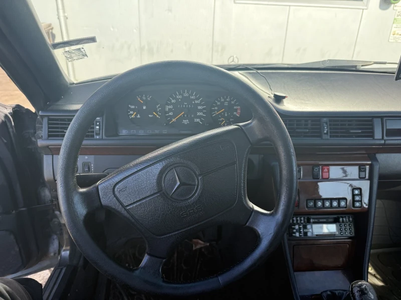 Mercedes-Benz 124 200 CE, снимка 7 - Автомобили и джипове - 52975327