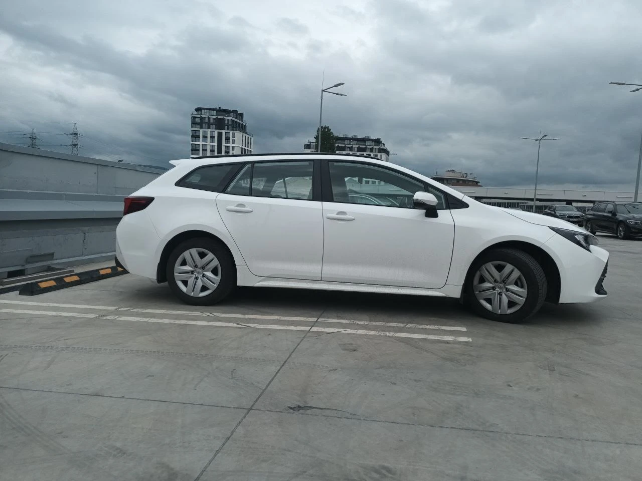 Toyota Corolla  140 к.с. / 1.8 Hybrid - изображение 6