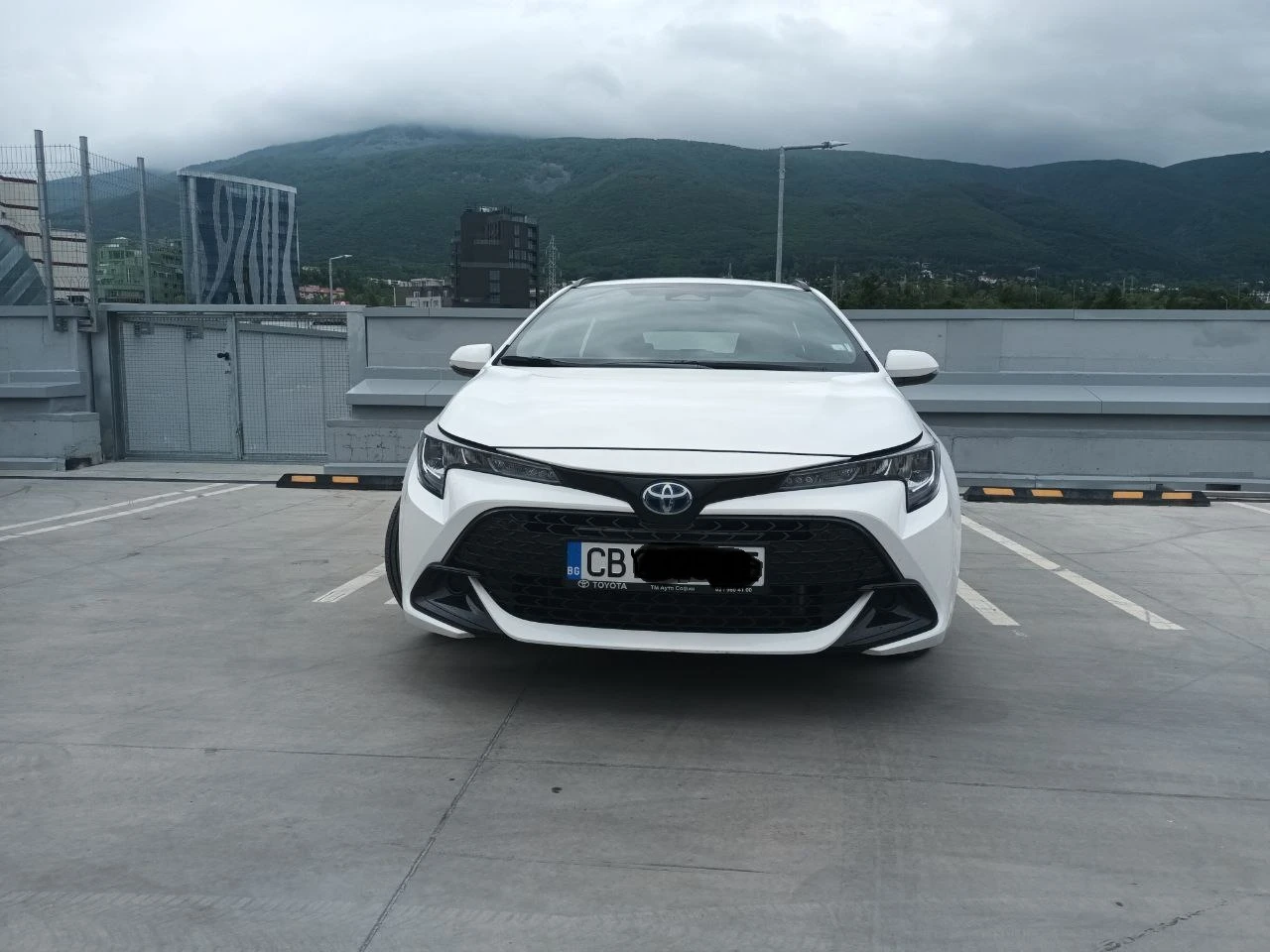 Toyota Corolla  140 к.с. / 1.8 Hybrid - изображение 4